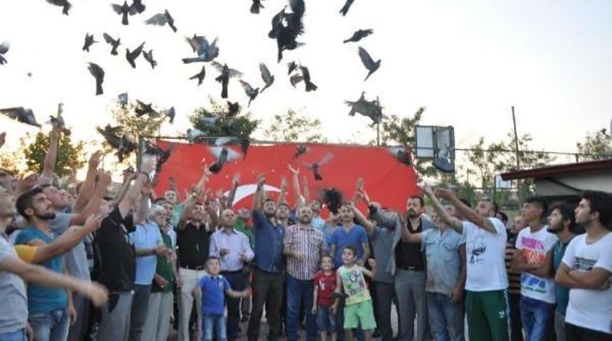 Ter&ouml;r&uuml; Protesto I&ccedil;in Siyah G&uuml;vercin Bıraktılar