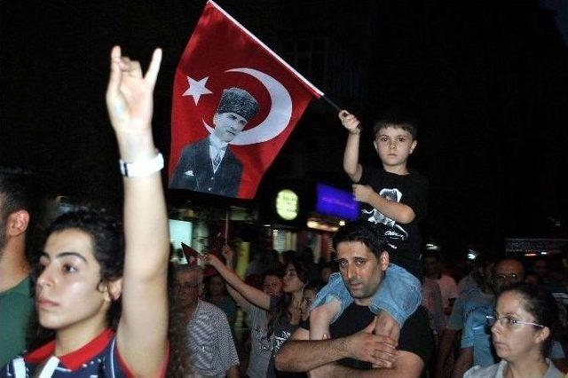 Aydın’da Binlerce Ülkücü Terörü Lanetledi