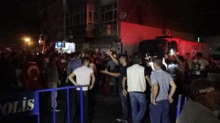 Sakarya&rsquo;da Hdp Binası &Ouml;n&uuml;nde Arbede