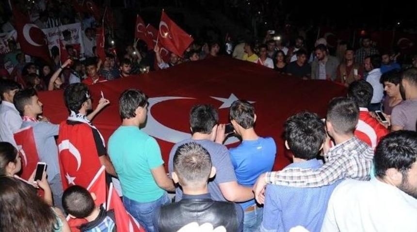 Afyonkarahisar&rsquo;da Taraftar Gurupları Ter&ouml;r Saldırılarını Protesto Etti