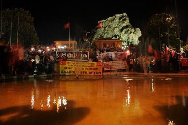 Afyonkarahisar&rsquo;da Taraftar Gurupları Ter&ouml;r Saldırılarını Protesto Etti 1
