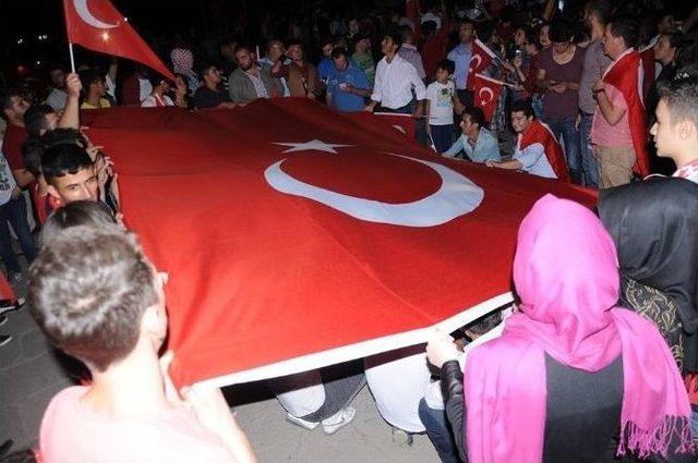 Afyonkarahisar&rsquo;da Taraftar Gurupları Ter&ouml;r Saldırılarını Protesto Etti 2