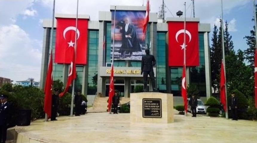 Reyhanlı Belediyesi&rsquo;nden 1000 Bayrak