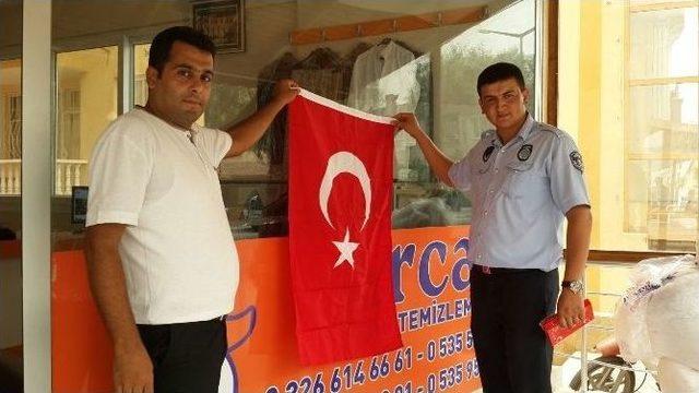 Reyhanlı Belediyesi&rsquo;nden 1000 Bayrak 1