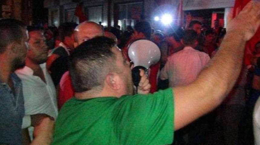 Sakarya'da Hdp'ye Y&uuml;r&uuml;mek Isteyenlere Polisten Biber Gazı Ile M&uuml;dahale