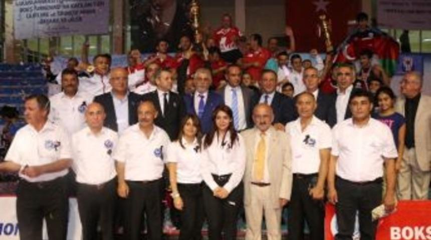 Milli Boks&ouml;rler Cumhurbaşkanlığı Turnuvasında Şampiyon Oldu