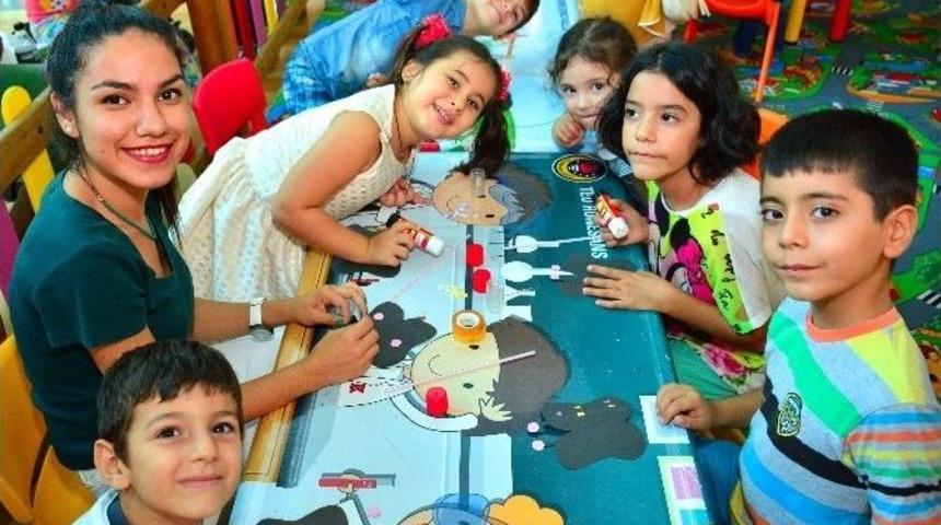 Kelebek At&ouml;lyesinde Neşeli Dersler