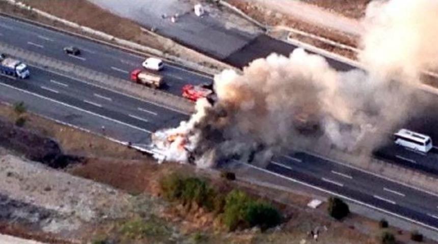 Alev Topuna D&ouml;n&uuml;şen Otob&uuml;ste  55 Yolcu Kılpayı Kurtuldu