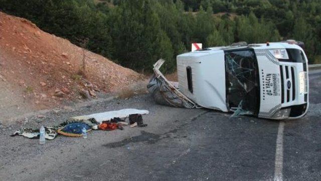 Fındık Işçilerini Taşıyan Minibüsler Çarpıştı: 1 Ölü, 19 Yaralı