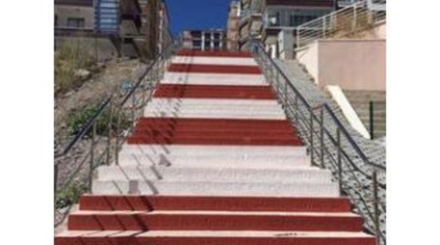 Ke&ccedil;i&ouml;ren&rsquo;in Merdivenli Yolları Da Renkli