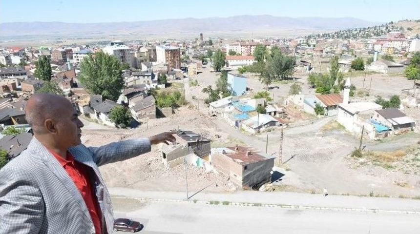 &Uuml;&ccedil; K&uuml;mbetler K&uuml;lt&uuml;r Adası Yerleşimden Ayrılıyor