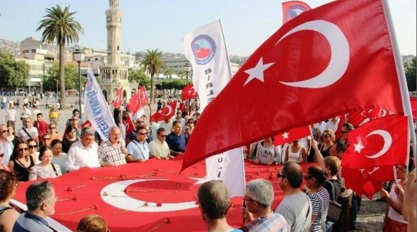 (&ouml;zel Haber) Ter&ouml;r Olayları Bayrak Satışlarını Arttırdı