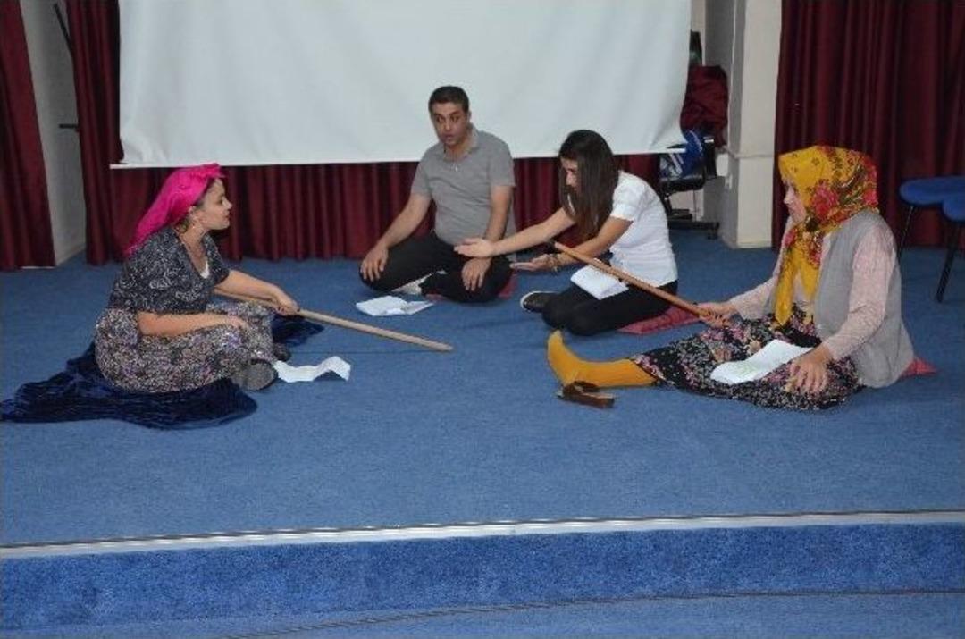 Kansere Tiyatro İle Dikkat &Ccedil;ekecekler