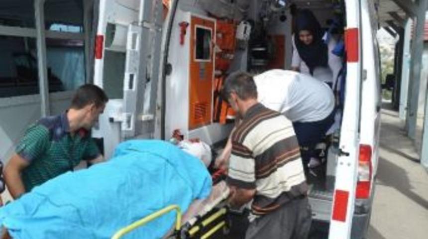 Feke’de Trafik Kazası: 5 Yaralı
