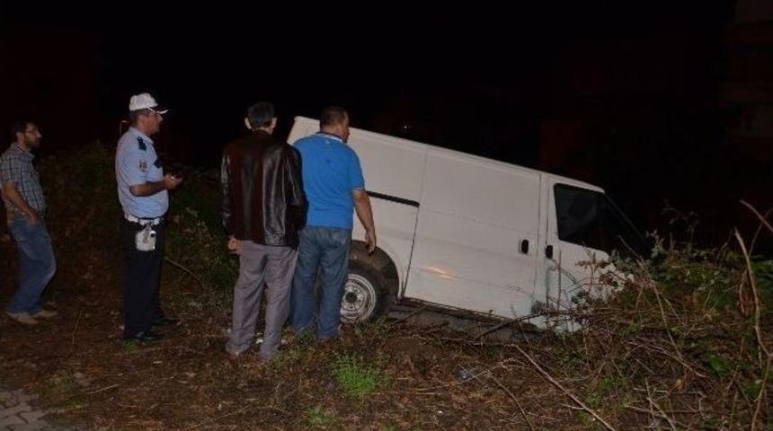 Direksiyonda Uyuyan S&uuml;r&uuml;c&uuml; Karşı Şeride Ge&ccedil;ti: 1 Yaralı