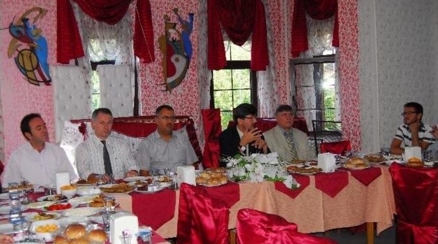 Afyonkarahisar İl Milli Eğitim M&uuml;d&uuml;r&uuml; 2015-2016 Eğitim Ve &Ouml;ğretim D&ouml;nemi &Ouml;ncesi Basın Toplantısı Yapıldı