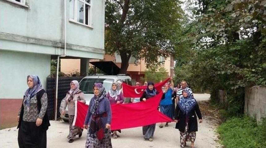 Giresun&rsquo;da K&ouml;yl&uuml; Kadınlar Şehitler İ&ccedil;in Y&uuml;r&uuml;d&uuml;