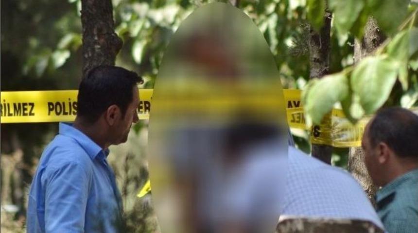 Mezarlıkta Kendini Astı