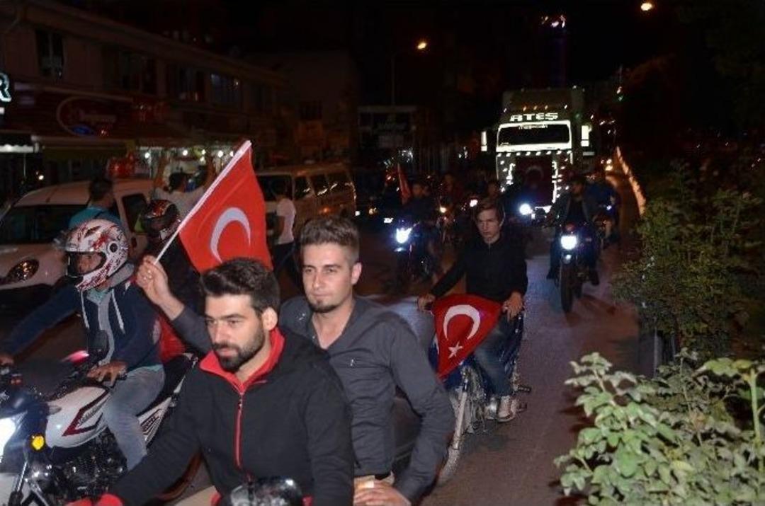 Ter&ouml;re Tepki İ&ccedil;in 200 Ara&ccedil;la Konvoy Yaptılar