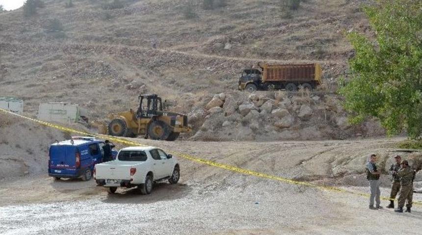 G&ouml;ksun&rsquo;da Belediye Ara&ccedil;larını Yaktılar