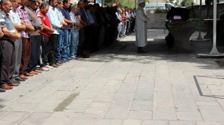 Patlamada Hayatını Kaybeden İş&ccedil;i Son Yolculuğuna Uğurlandı