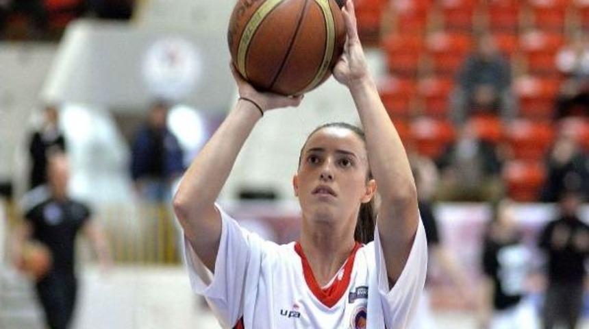 Osmaniye Gen&ccedil;lik Basketbol Takımındaki Pelin K&uuml;&ccedil;&uuml;k, 6 Ay Potadan Uzak Kalacak