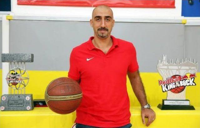 Kıvanç Dinler Dünya Sokak Basketbolu Turnuvası'nda Üst Üste Ikinci Kez Şampiyon