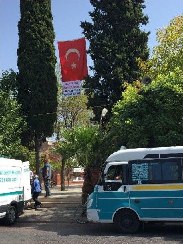 Akhisarlı Minibüsçüler Terörü Lanetledi 1