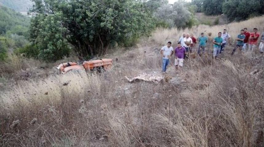 Kullandığı Trakt&ouml;r&uuml;n Altında Kalarak Can Verdi