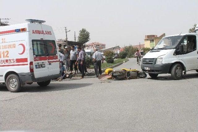 Malatya&rsquo;da Postacı Kaza Yaptı 1