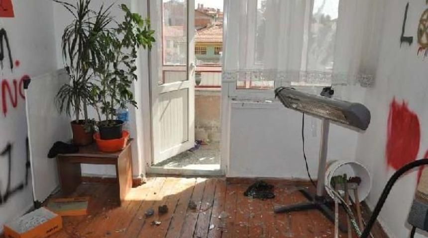 Zarar G&ouml;ren Hdp Binası Gazetecilere G&ouml;sterildi