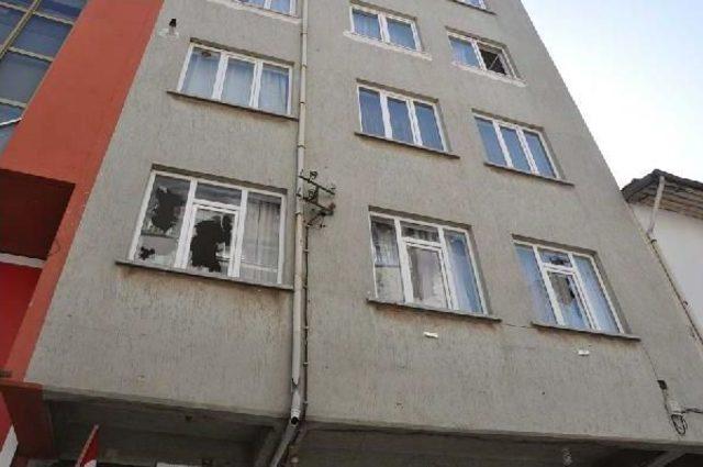 Zarar G&ouml;ren Hdp Binası Gazetecilere G&ouml;sterildi 2