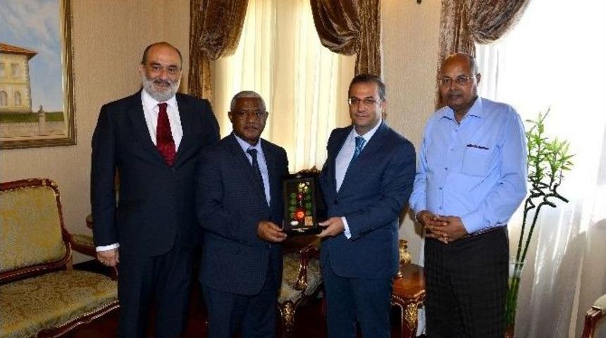 Etiyopya&rsquo;nın Ankara B&uuml;y&uuml;kel&ccedil;isi Workneh&rsquo;den Vali T&uuml;rker&rsquo;e Ziyaret