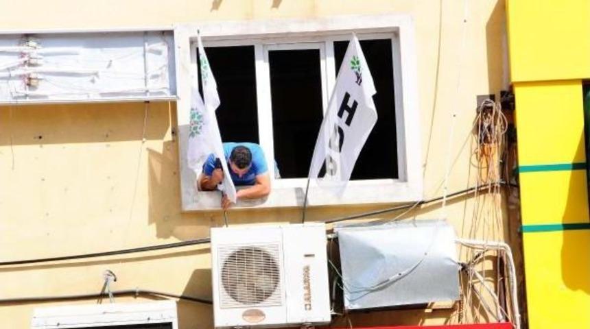 Hdp &Ccedil;anakkale'den Tabela Ve Bayrak Indirilmesine Tepki