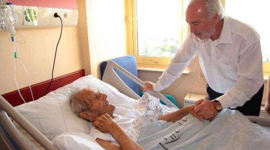 Başkan&rsquo;dan Ressam Ahmet Yakupoğlu&rsquo;na &rsquo;ge&ccedil;miş Olsun&rsquo; Ziyareti