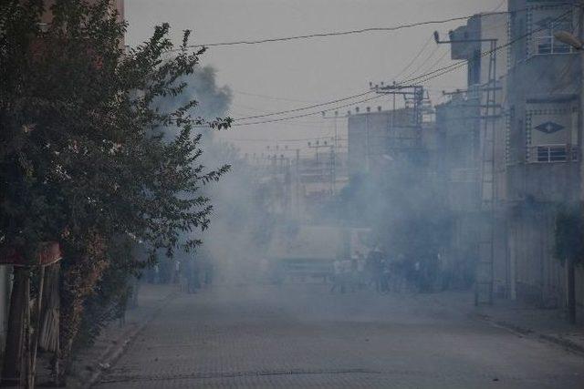 İpekyolu Karayoluna &Ccedil;ıkmak İsteyen Gruba Polis M&uuml;dahalesi 1