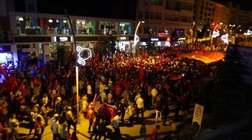 Bolu&rsquo;da Taraftar Gruplarından Ter&ouml;re Tepki Y&uuml;r&uuml;y&uuml;ş&uuml;