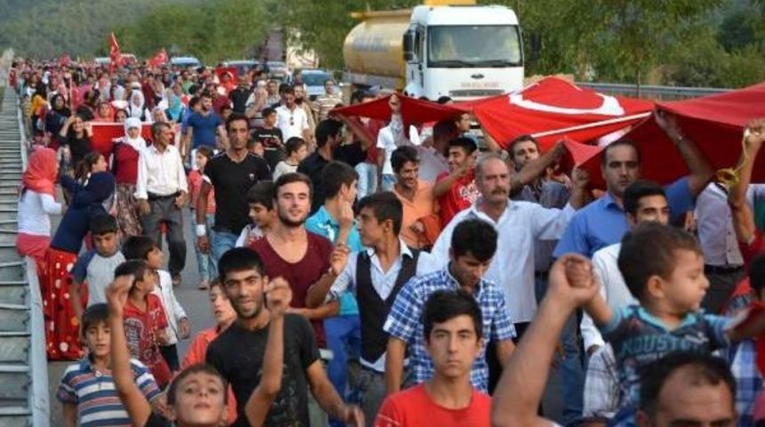 Karab&uuml;k'te Doğu K&ouml;kenli K&ouml;yl&uuml;ler Ter&ouml;re Protesto Etti