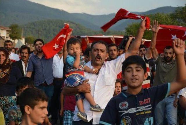 Karabük'te Doğu Kökenli Köylüler Teröre Protesto Etti
