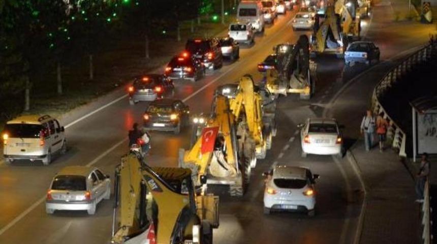 İş Makinesi Operat&ouml;rlerinden Ter&ouml;re Tepki Konvoyu