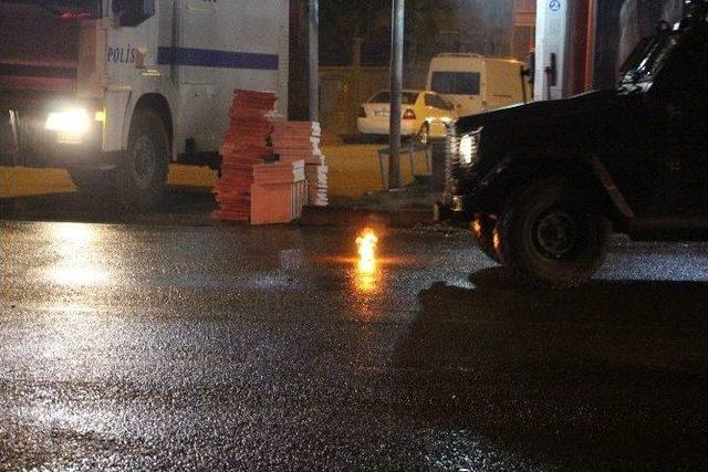 Y&uuml;z&uuml; Maskeli G&ouml;stericiler Barikat Kurup Eylem Yaptı 1