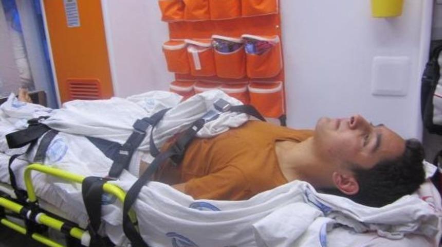 Ermerek'te Iki Grup Arasındaki Bı&ccedil;aklı Kavga Gerginliğe Neden Oldu: 3 Yaralı