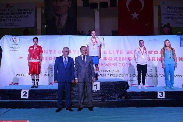 Şehitler İçin Milli Boksörlerden Asker Selami