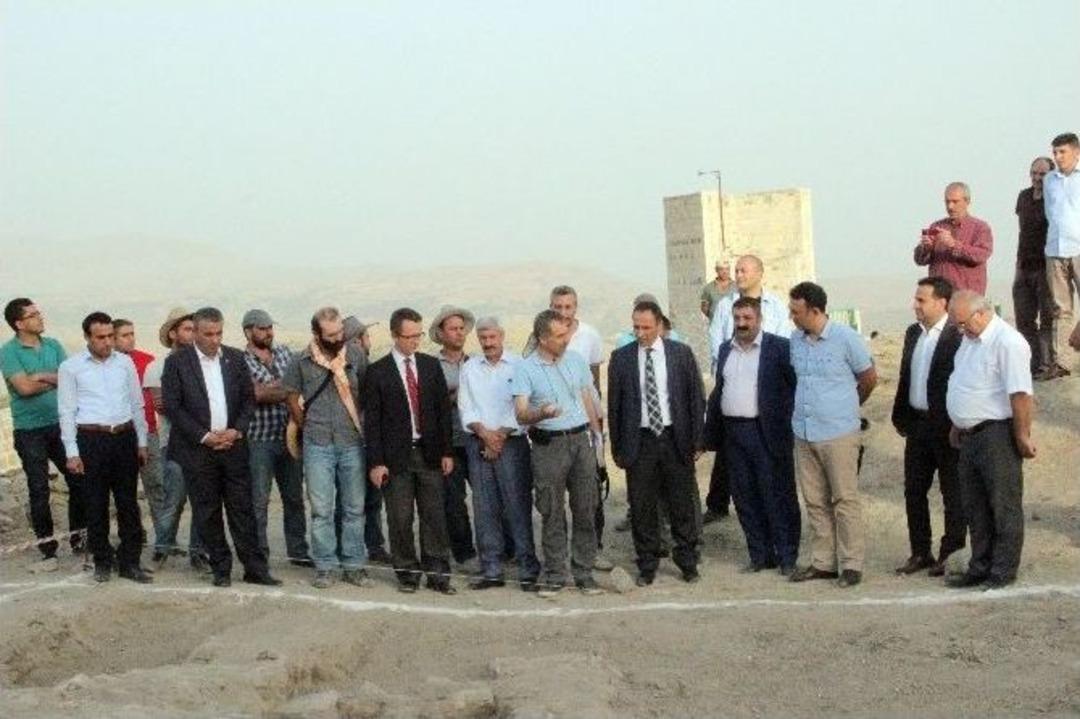 Harput Kalesi&rsquo;nde Kazı &Ccedil;alışmaları S&uuml;r&uuml;yor