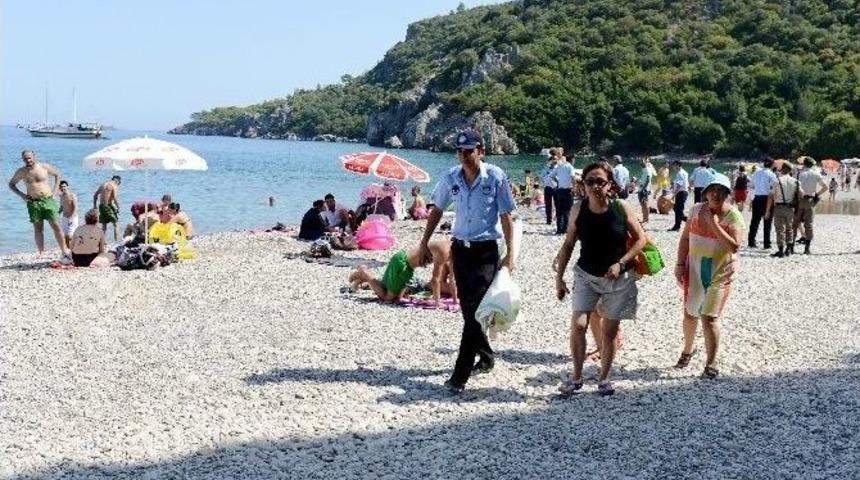 Olimpos Ve &Ccedil;ıralı Sahilinde Seyyar Satıcı Operasyonu