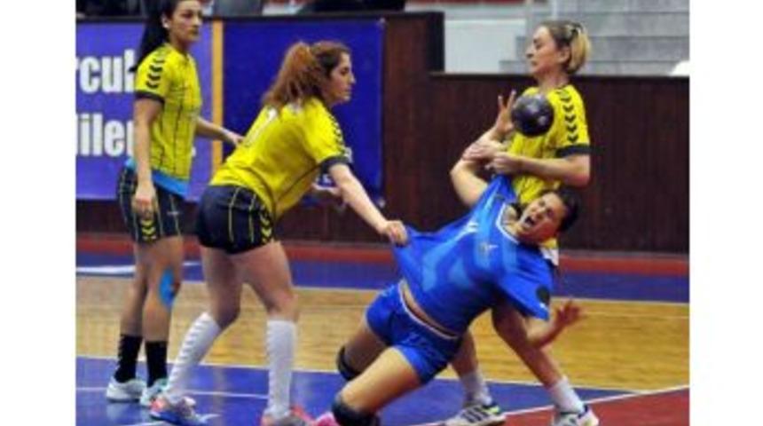 İzmir B&uuml;y&uuml;kşehir Belediyespor 3 Kulvarda