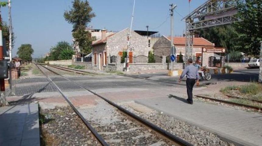 Lokomotifin Altında Kalan Emekli &Ouml;ld&uuml;