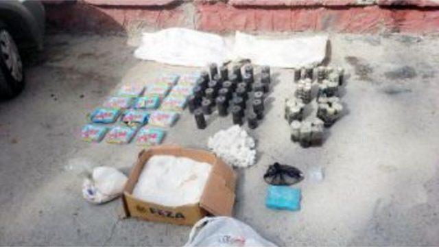 Diyarbakır'da Durdurulan Araçta Cephanelik Çıktı, 3 Gözaltı (2)