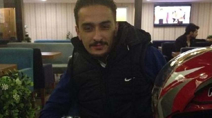Otomobilinde Sıkışan Kedi I&ccedil;in Itfaiyeye Gitti