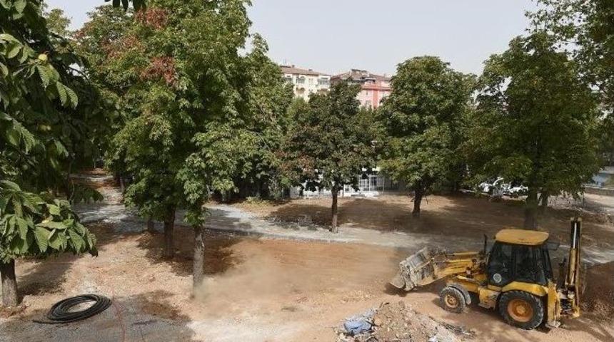 İsmet Paşa Parkı&rsquo;nda &Ccedil;alışmalar Devam Ediyor